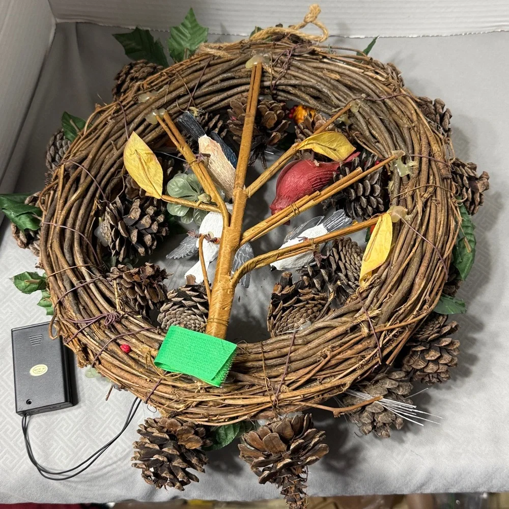 Fiber Optic Holiday Wreath Birds Accorn Holly Berries Color Changing Vintage